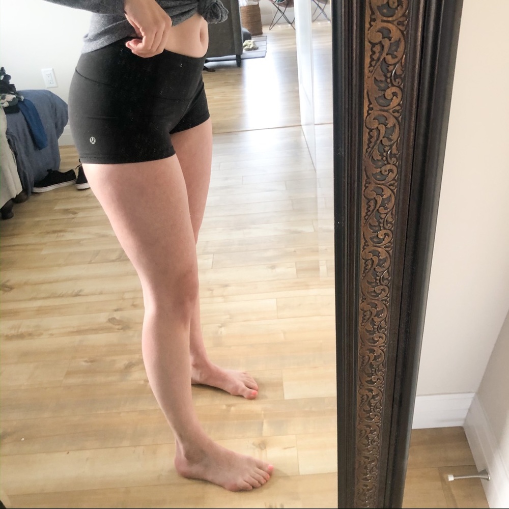 Lululemon Spandex / Short Size 4! Perf for Yoga